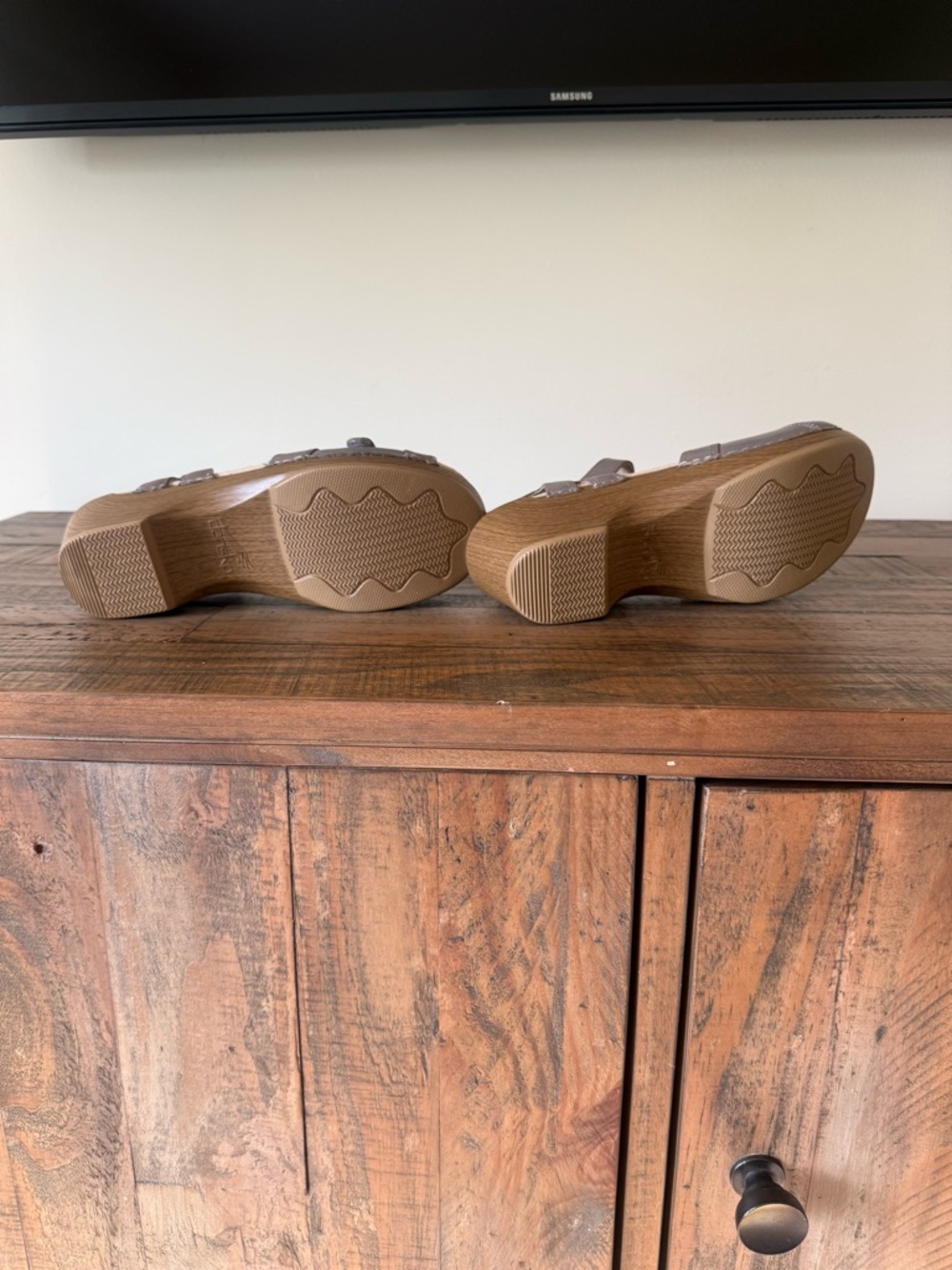 Dansko Women's Taupe Leather Slingback Sandals - Picture 5 of 7